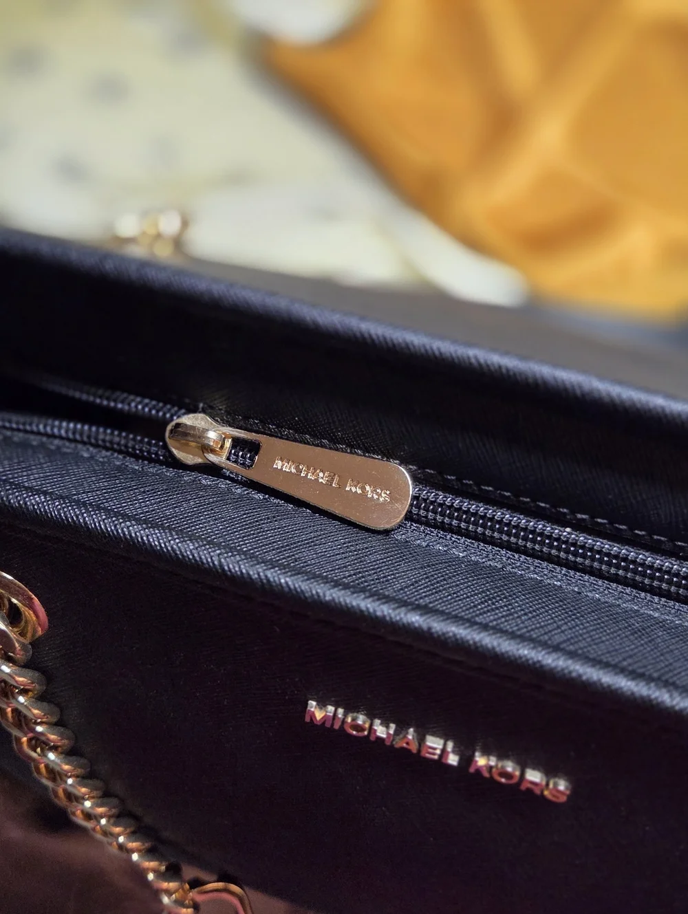 Michael Kors Jet Set Travel Tote - Picture 4 of 15